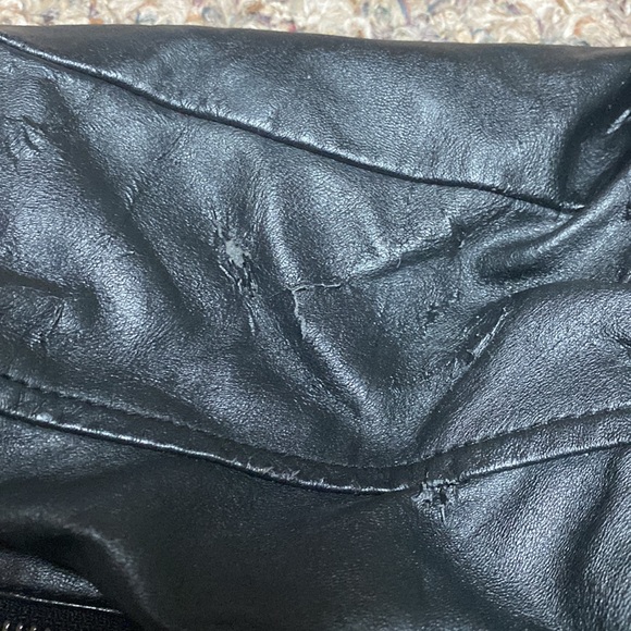 XXL original Guess black leather jacket. Multiple pockets in and out. - Picture 9 of 10